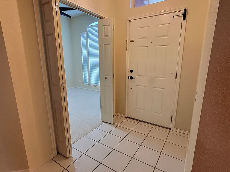 2704 Amherst Ave — Photo 5