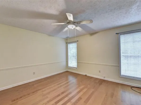 1563 Poplarwood Ln, Lawrenceville, GA 30043