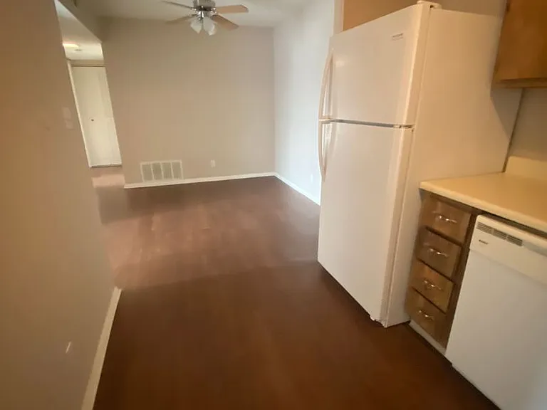 410 - WINDING BROOK APARTMENTS — Photo 41