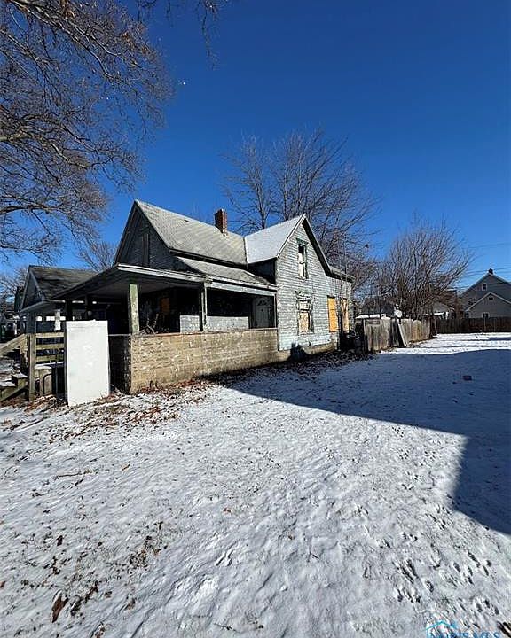 2nd image of 841 Clark St