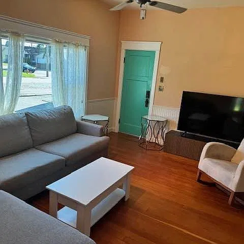 1 bed, 1300 sqft, $2,000 — Photo 2