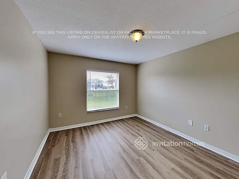 327 Huron Dr — Photo 12