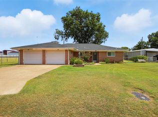 414 Spurlin Dr, Sayre, OK 73662