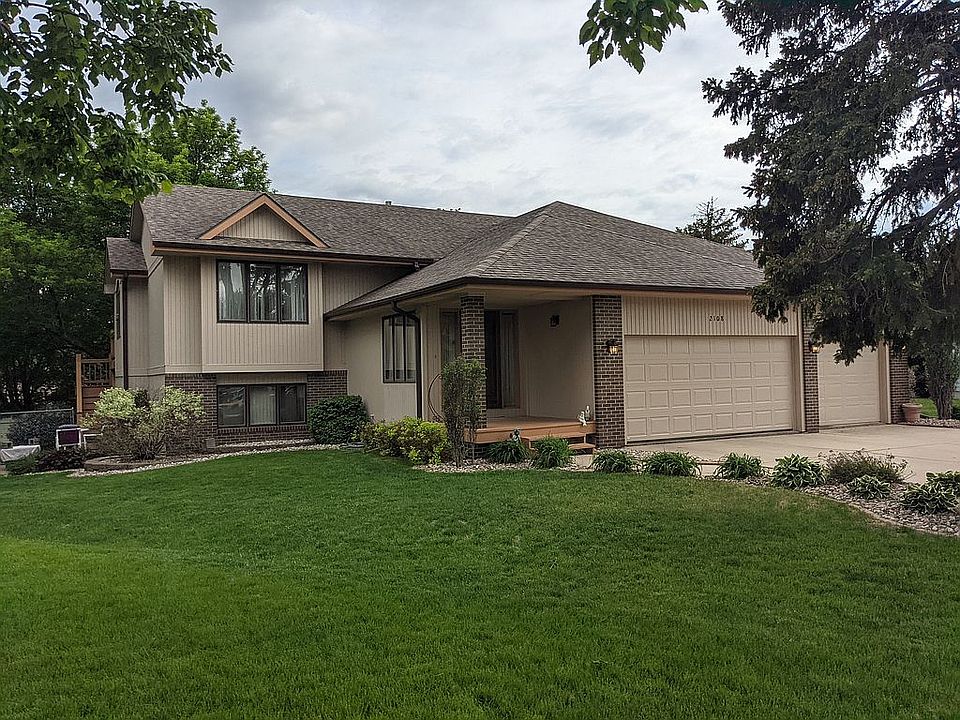 2108 S Acacia Circle