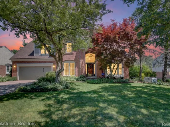 2189 Timberridge Dr, West Bloomfield, MI 48324