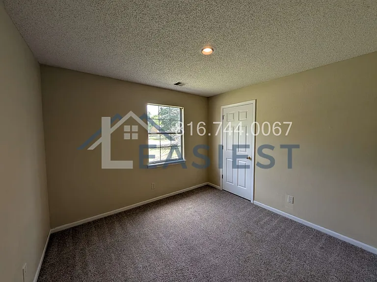 1855 NE Knollbrook St — Photo 17
