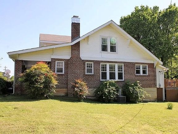 2nd image of 2427 Chisholm Rd