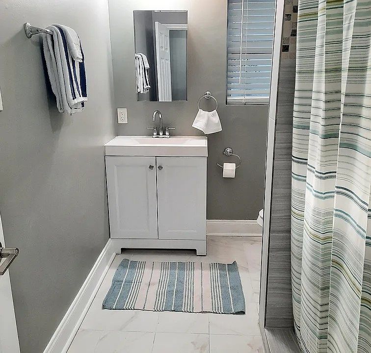 2nd image of 612 E 2nd St #3