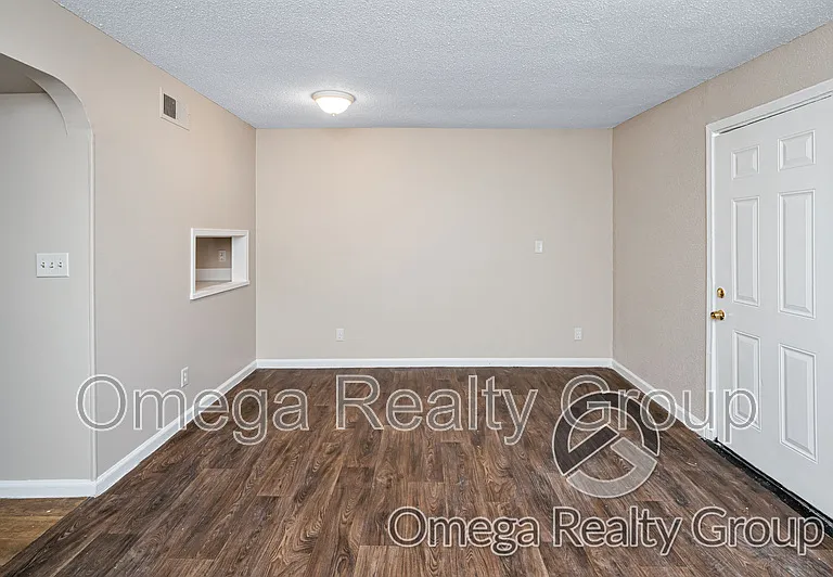 Camelot Apartments — Photo 22
