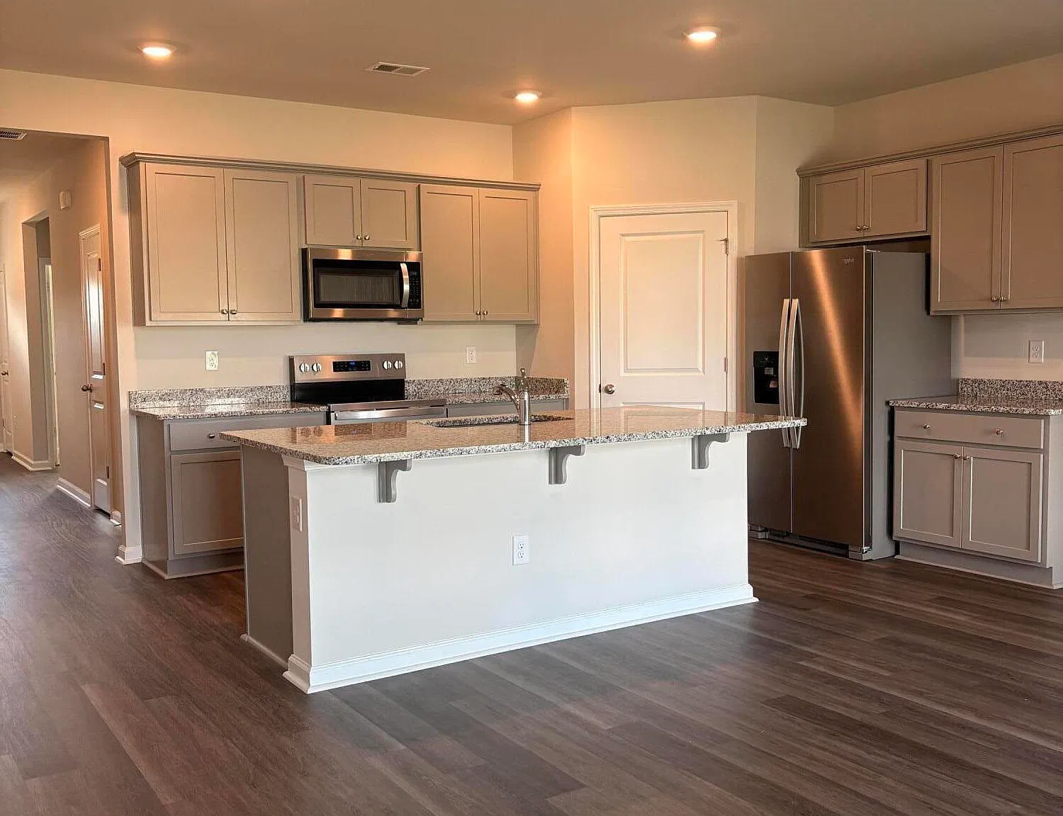 4 bed, 2.0 bath, 1774 sqft, $1,995 — Photo 4