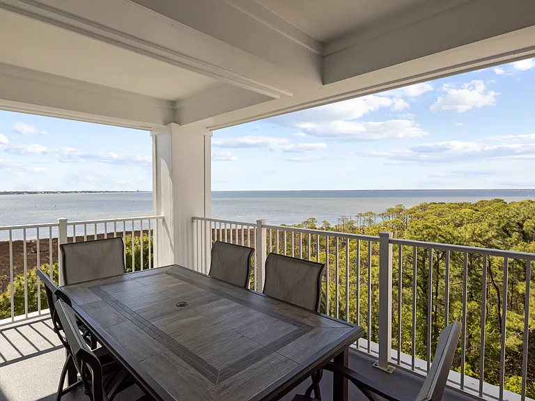 Balcony space for entertaining