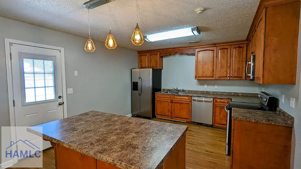 4 bed, 2.0 bath, 1380 sqft, $1,475 — Photo 3