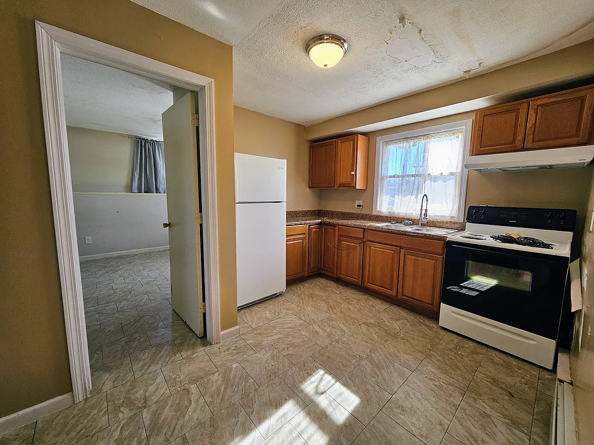 Building Photo - 293 Russell St #B
