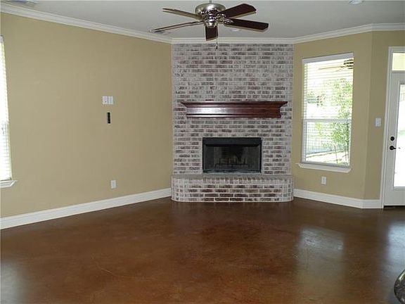 5th image of 211 Camelot St