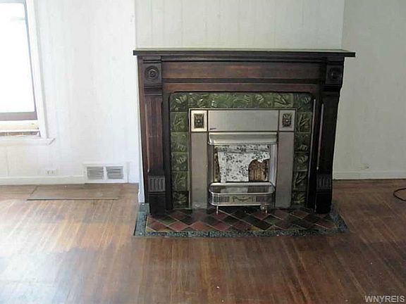 3rd image of 592 West Ave