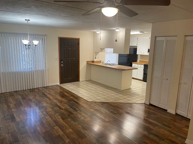 1673 Spring Garden Ct #1673 — Photo 3