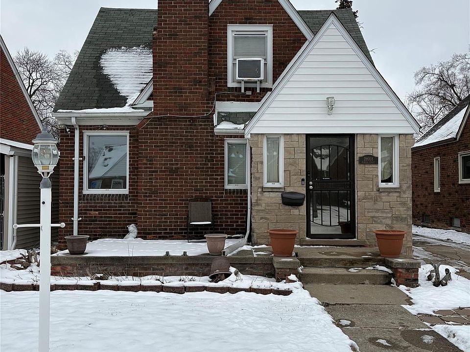 1st image of 18668 Robson St