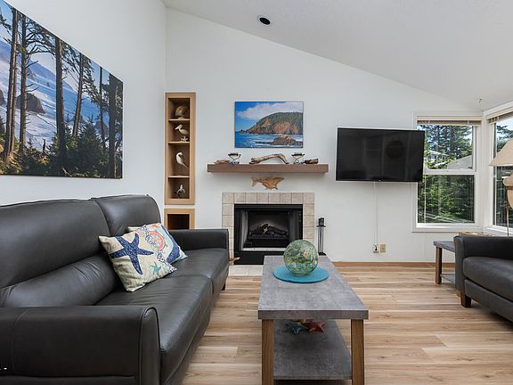 4th image of 5801 NE Voyage Ave APT 7