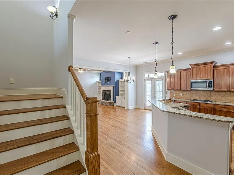1645 Woodward Way — Photo 50