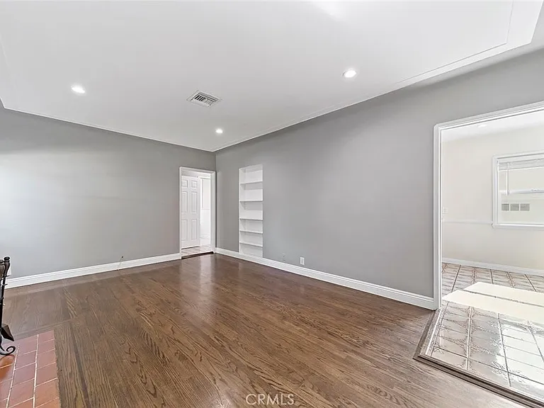 348 W Spazier Ave — Photo 7