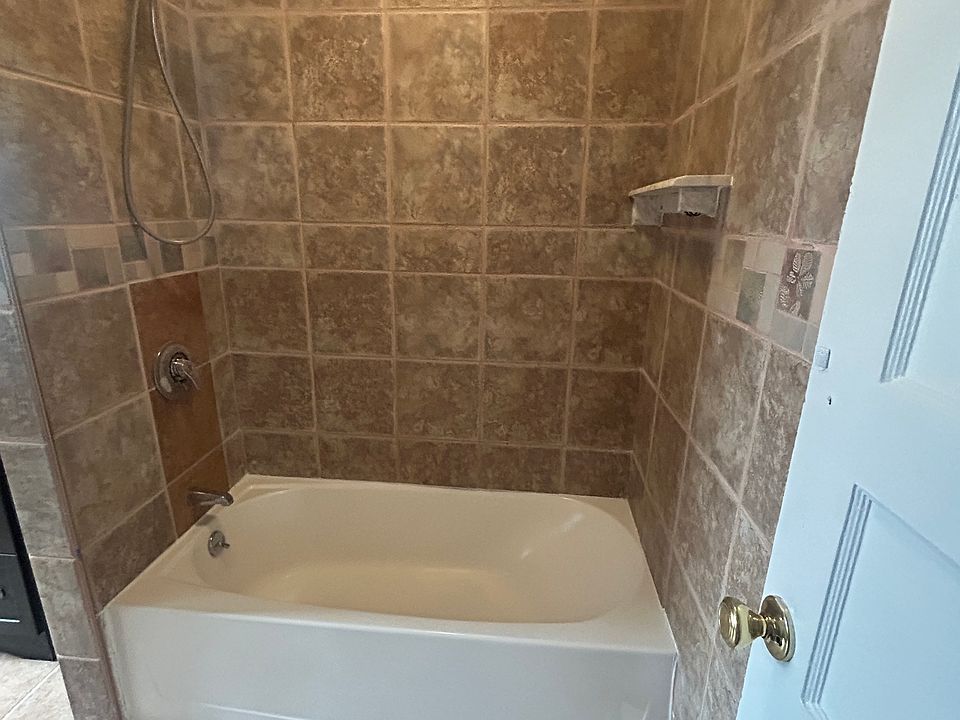1st image of 139 Narragansett Ave #1F