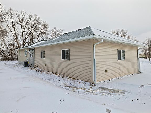 4th image of 610 NE 6th St