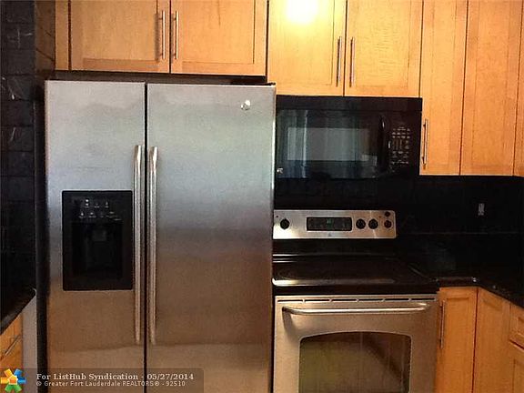 4th image of 325 NW 26th Ct