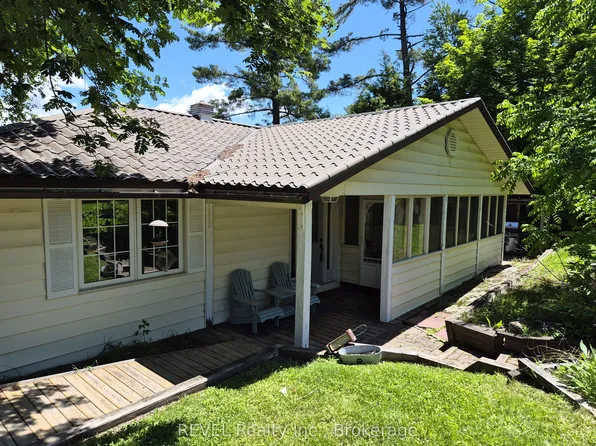 1031 Butterfly Rd, Muskoka Lakes, ON P0B 1J0