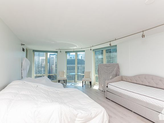 2nd image of 345 N Lasalle St #3107