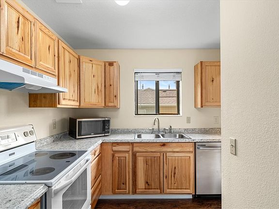 3rd image of 3285 Canyon Dr Unit 81