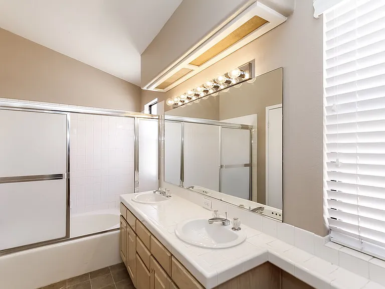 131 Monteen Dr — Photo 12