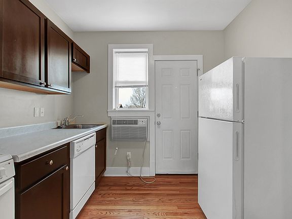 3rd image of 3914 Hereford St #337