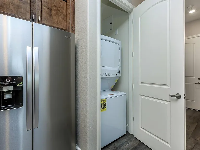 Drew Court Apartments — Photo 6