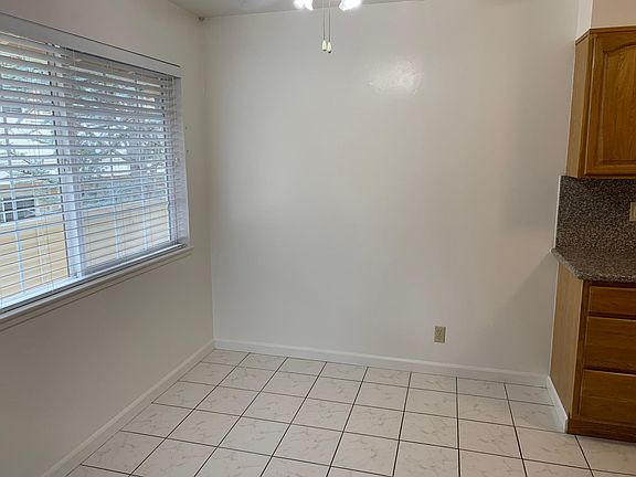 Kitchen eating area