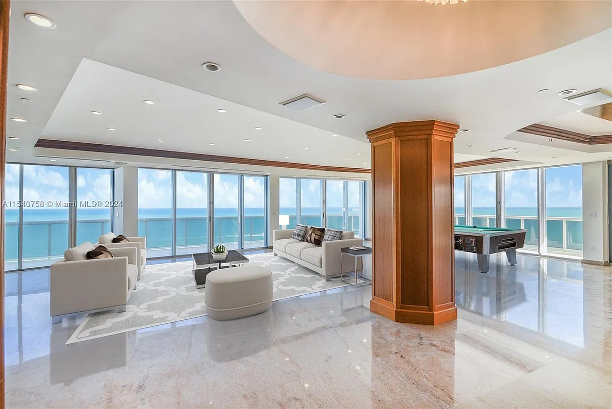 Building Photo - 9601 Collins Ave #T4