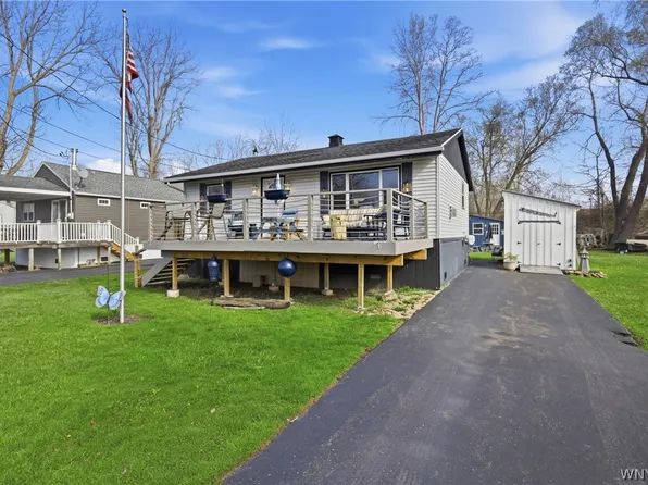 879 Triangle Dr, Irving, NY 14081