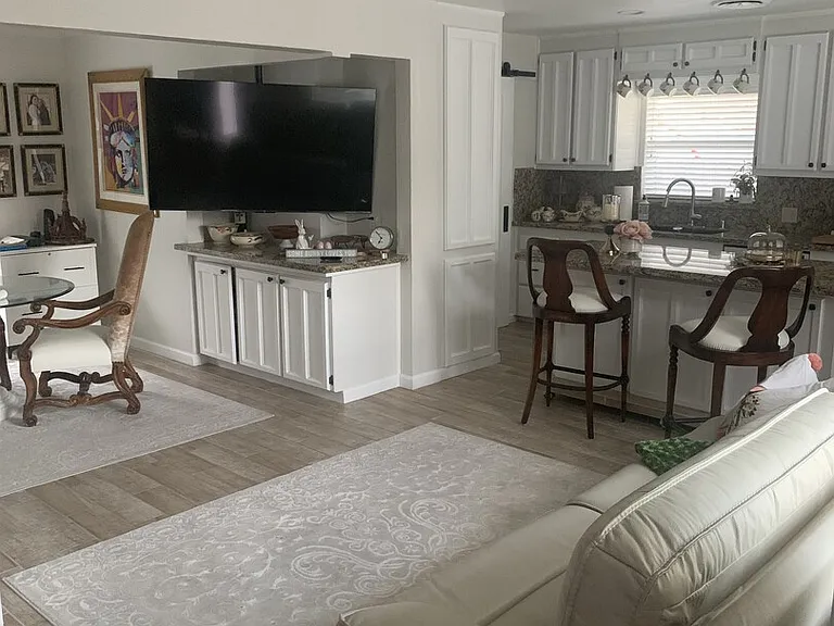 Greenleaf Ct — Photo 4