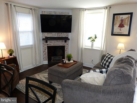 4th image of 148 N Bonsall Ave