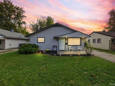8021 Monroe Blvd, Taylor, MI, 48180