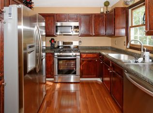 8934 Pine Bluff Ct, Eden Prairie, MN 55347