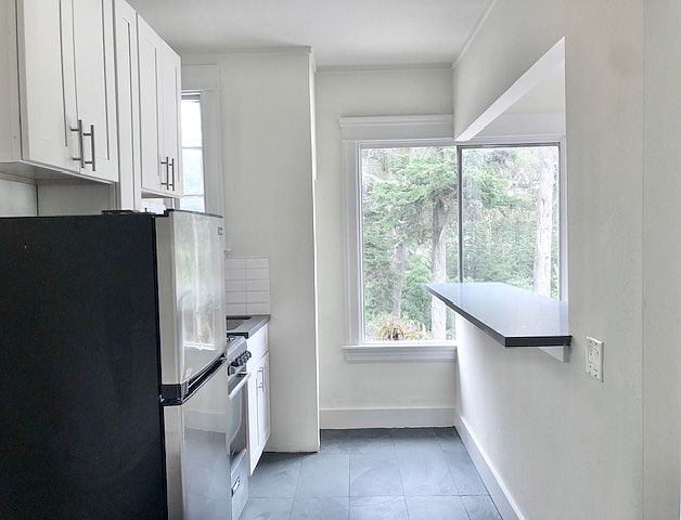 1st image of 2415 Lincoln Way APT 3