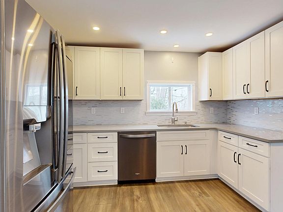 4th image of 213 Buxton Road