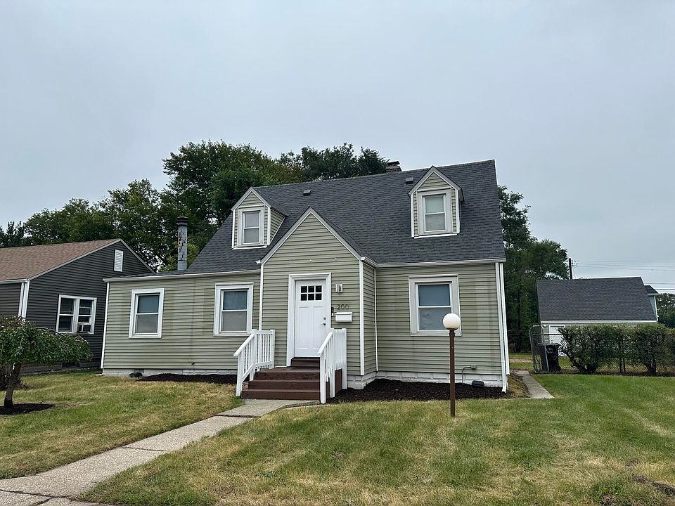 1st image of 200 Porter St