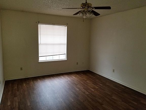 3rd image of 2512 Pearl St #502