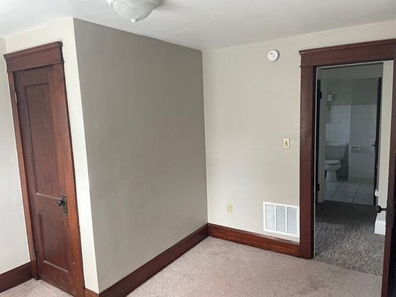 5th image of 310 Orchard Ave