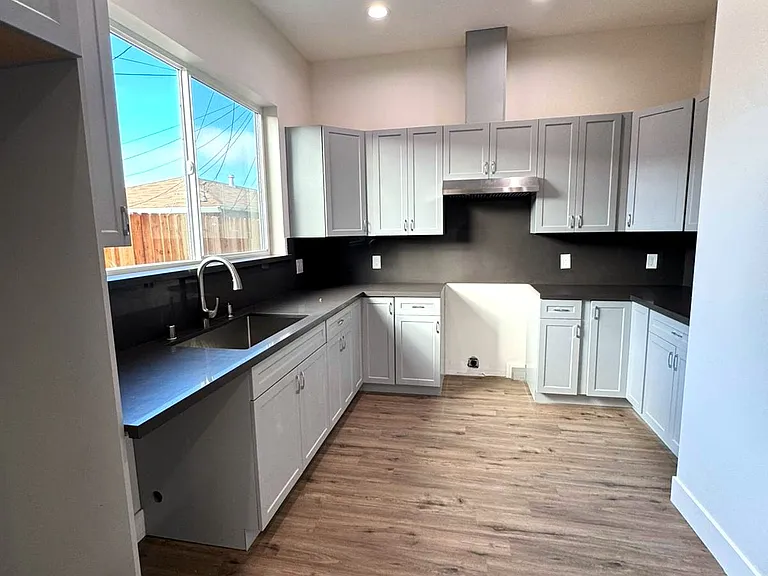 574 Marin Ave — Photo 9