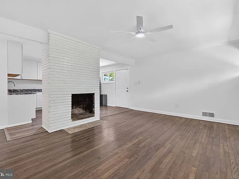 303 Nimitz Ave — Photo 6