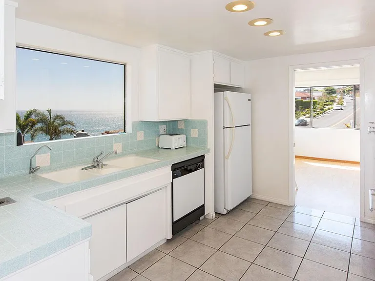 18109 Coastline Dr — Photo 20