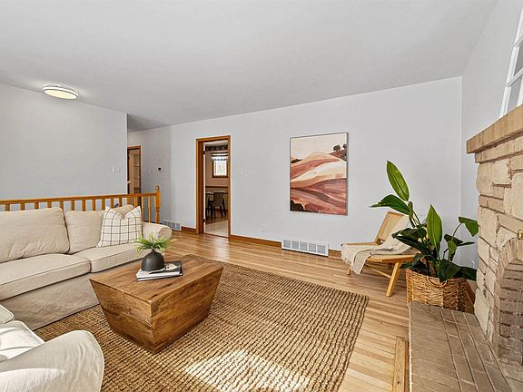 5th image of 57 Tartan Ave