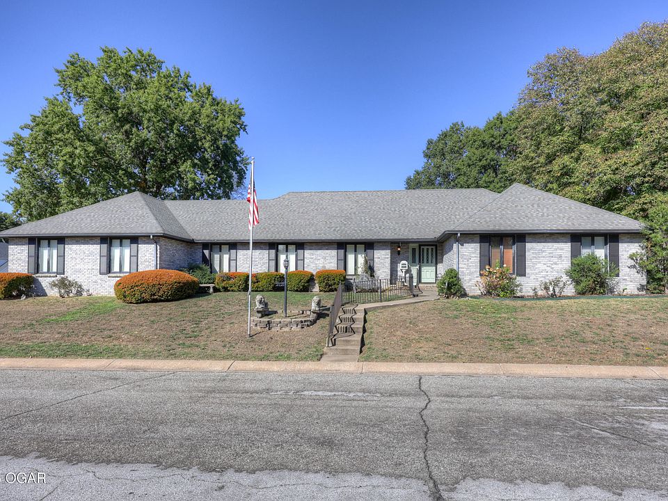 1st image of 2121 Laura Ln